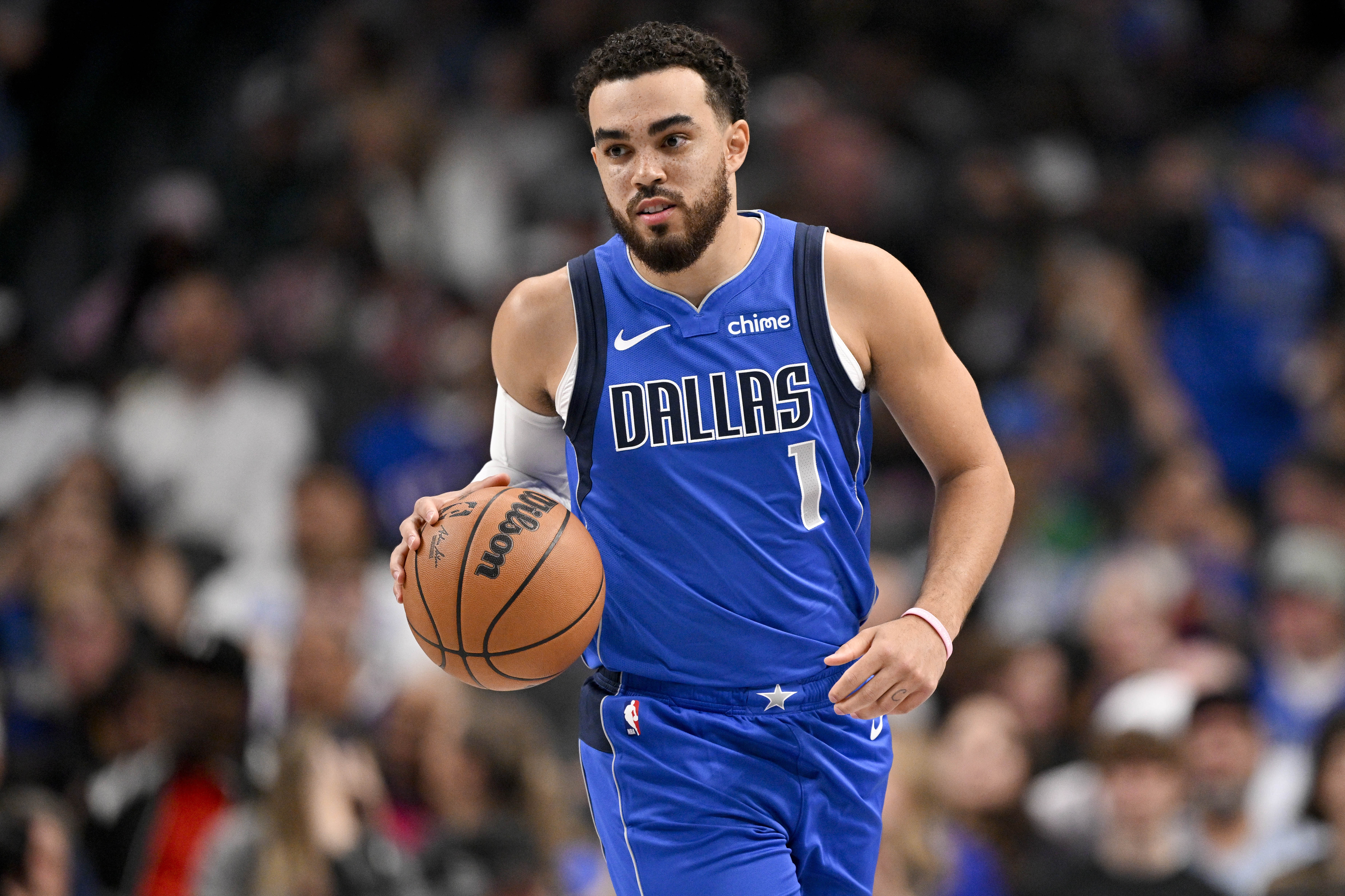 开云体育下载-控场很稳！泰厄斯·琼斯在独行侠平均每36分钟送8.1助 助失比6.0