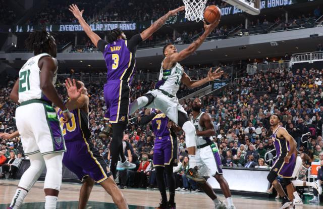 开云-23中18狂砍47分！字母哥证明为何他是MVP+FMVP